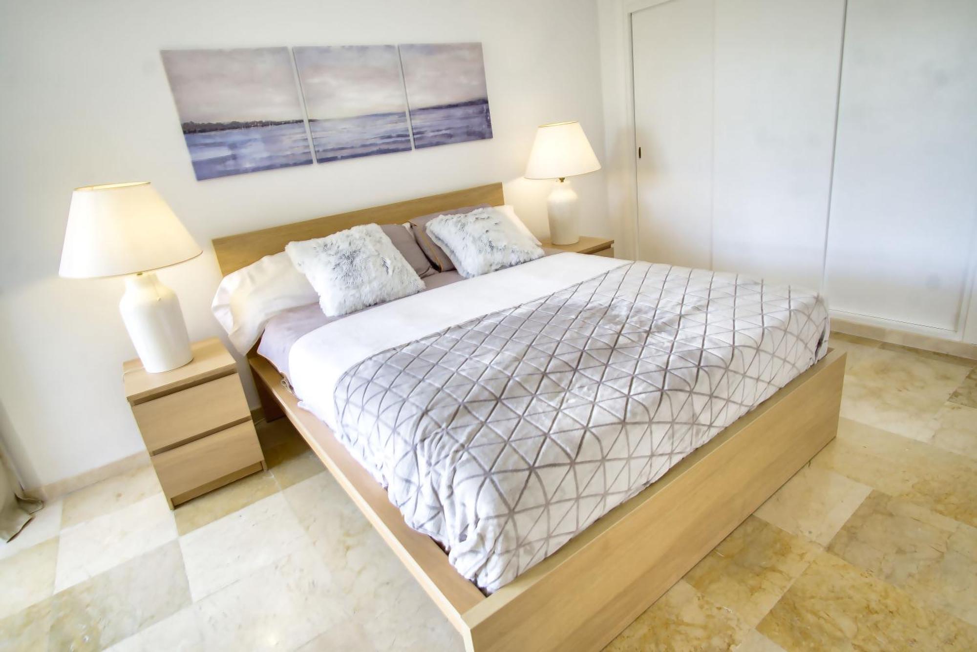 2000. Spacious On The Promenade. Apartment *