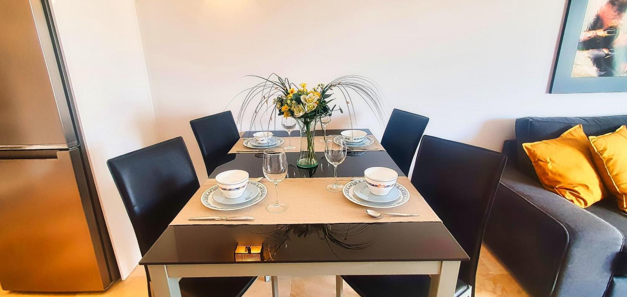 2000. Spacious On The Promenade. Apartment Marbella